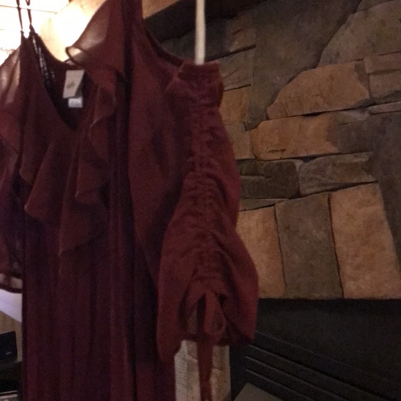 👋Burgundy Cold Shoulder Blouse size M - Picture 6 of 7